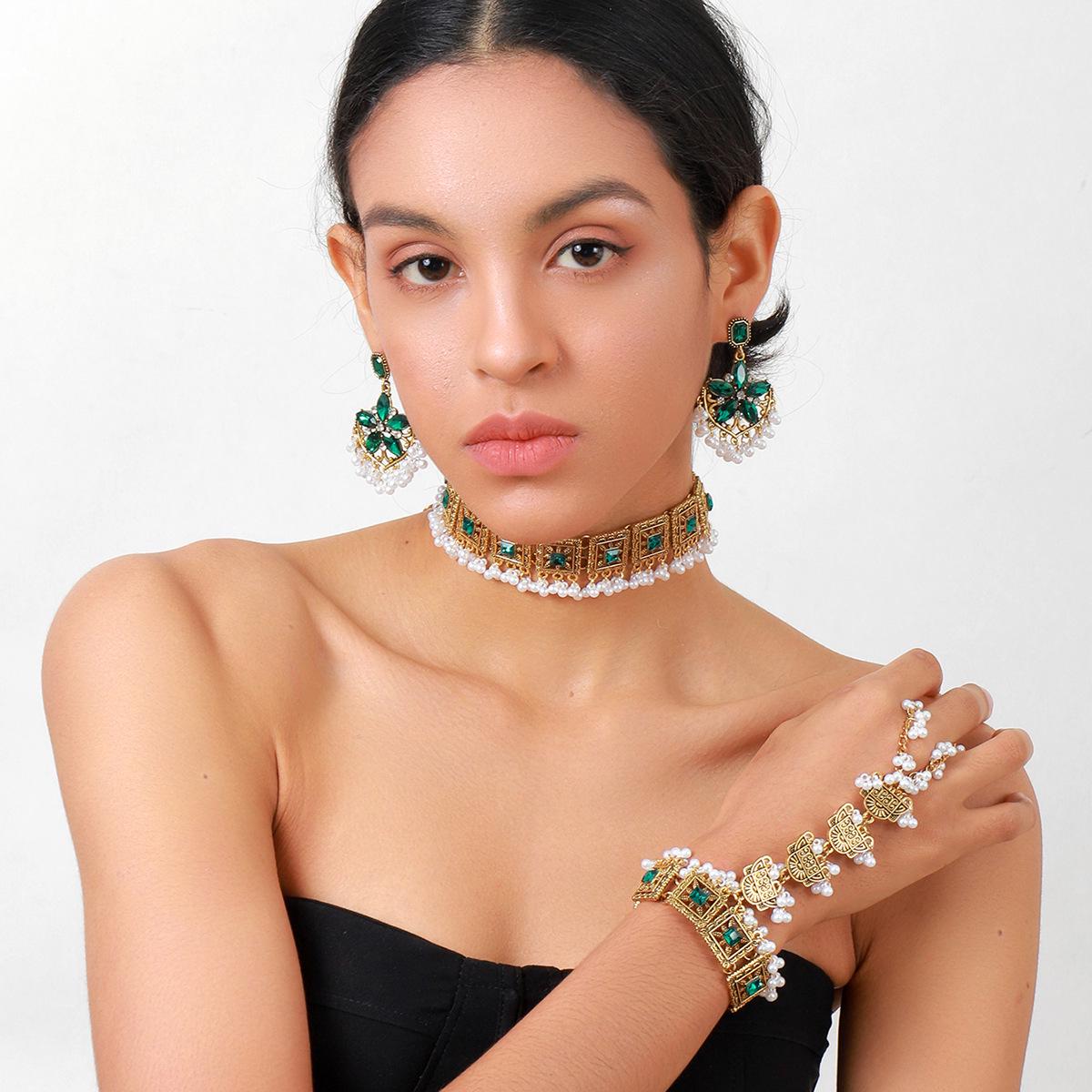 Luxury Exotic Crystal Tassel Necklace, Earrings & Bracelet Set зелёный