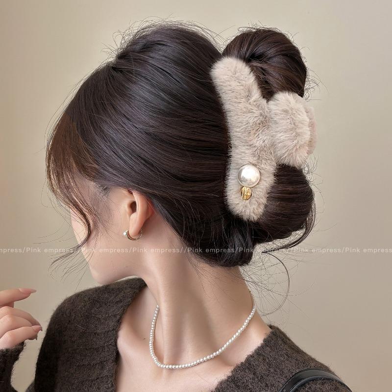 Fashion Elegant Plush Grab Clip Women's Large Hair High-end Sense Clip Hairpin Autumn and Winter Back Head Shark Clip Hairpin Headwear