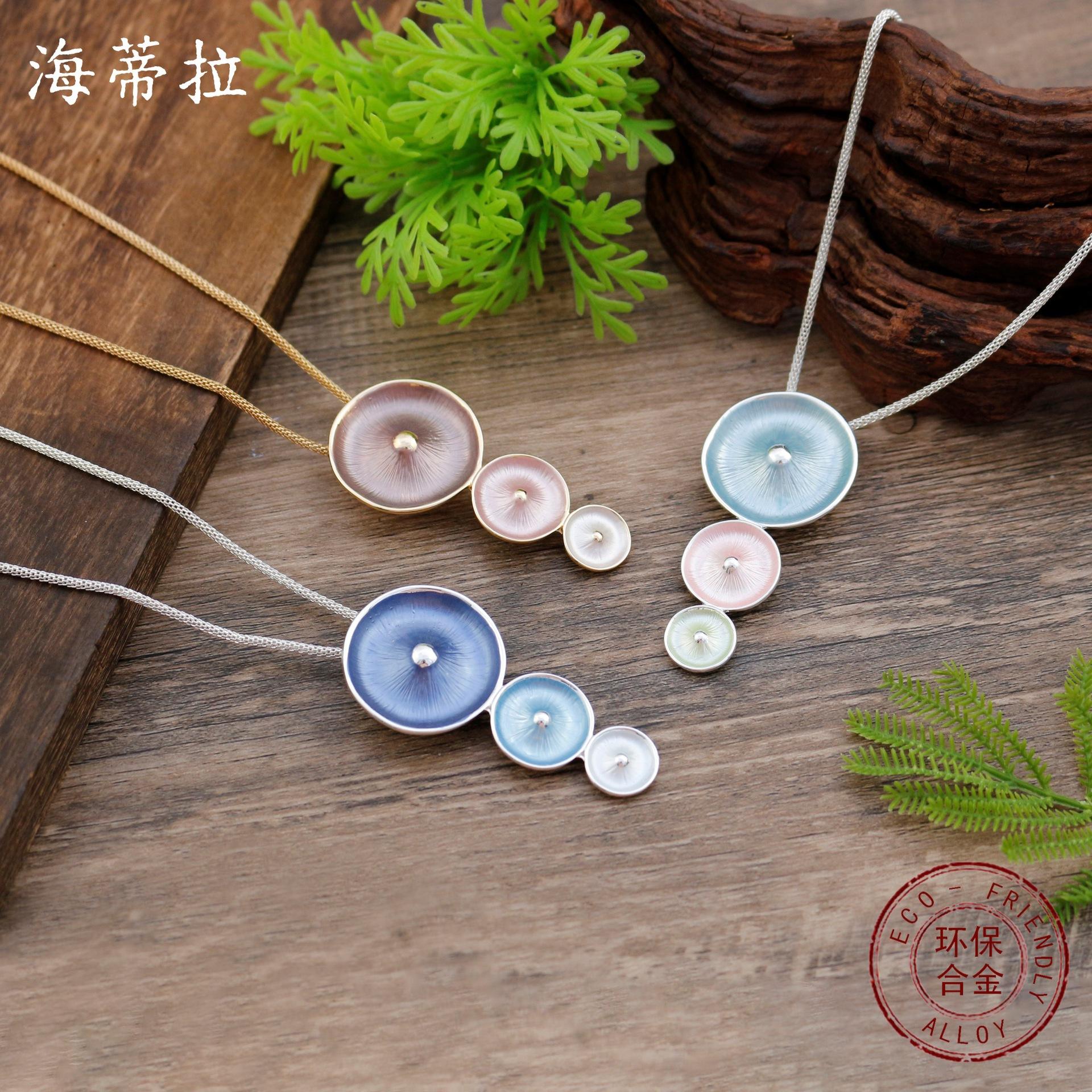 

New enamel round flower pendant, women s simple and high-end round petal neck chain