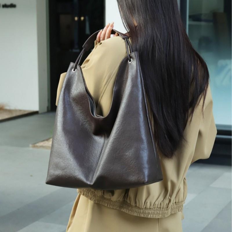2025 Vegetable Tanned Cowhide Popular Large-capacity Tote Bag All-matching One-shoulder Class Armpit Commuter