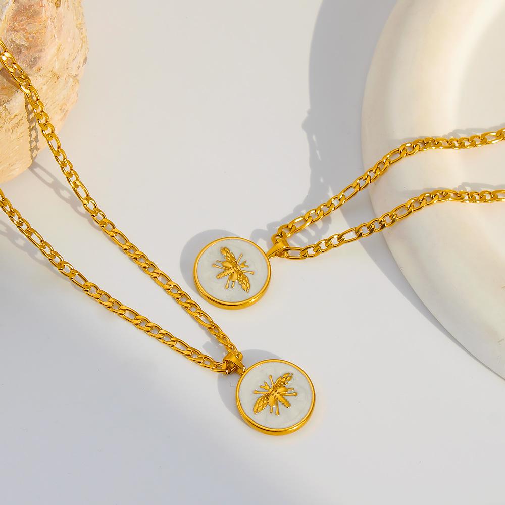 Meishiduo European & American Light Luxury Mother-of-Pearl Pendant Necklace in Stainless Steel золотой