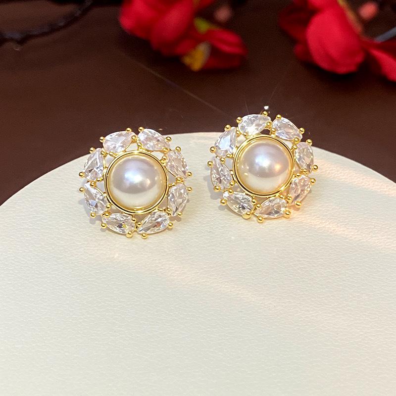 Elegant Geometric Round Zircon Earrings - Simple, Fashionable, Versatile Silver Studs
