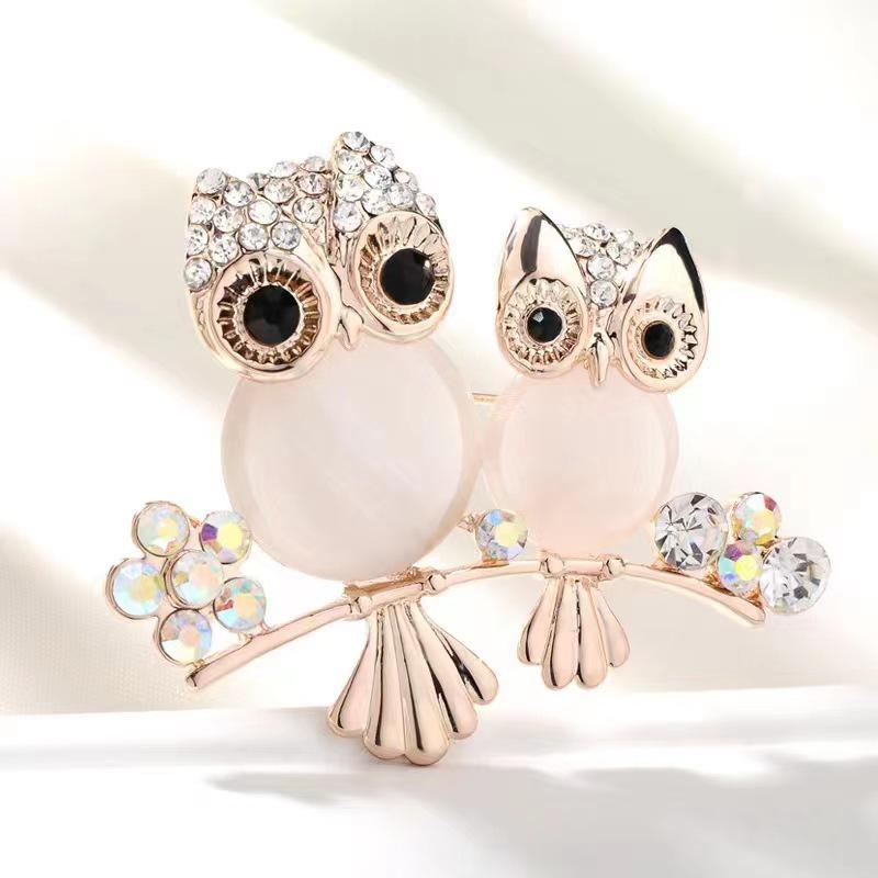 Elegant Luxury Brooch: Versatile and Exquisite Pin for Suit Jackets - Japanese and Korean Inspired Design