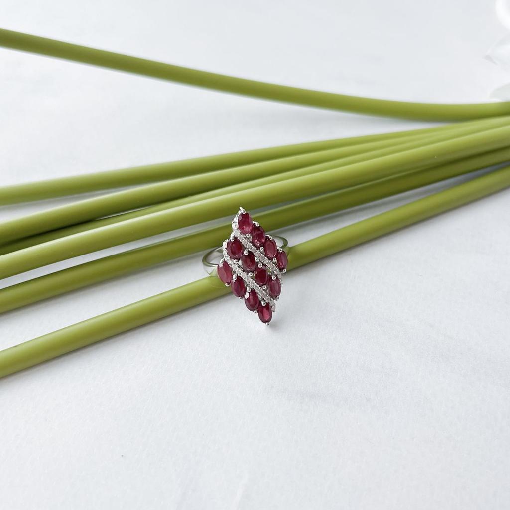 Bague en argent avec rubis naturel 4,729 ct, poids du produit 4,73 g (2152972)