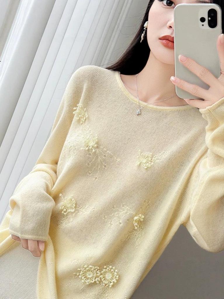 Women's 3D Flower Wool Embroidery Sweater - Round Neck, Brushed, Thick Knit, Loose Fit