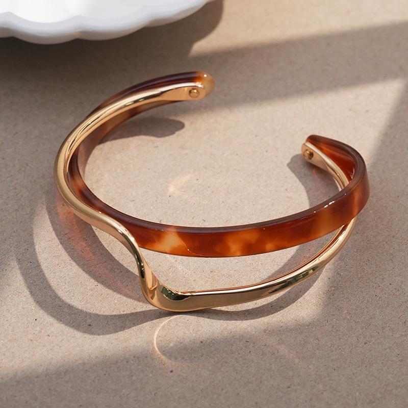 

Роскошный европейский и американский браслет из смолы Wave: Нишевый тренд для женщин цветной печати леопарда/золотой