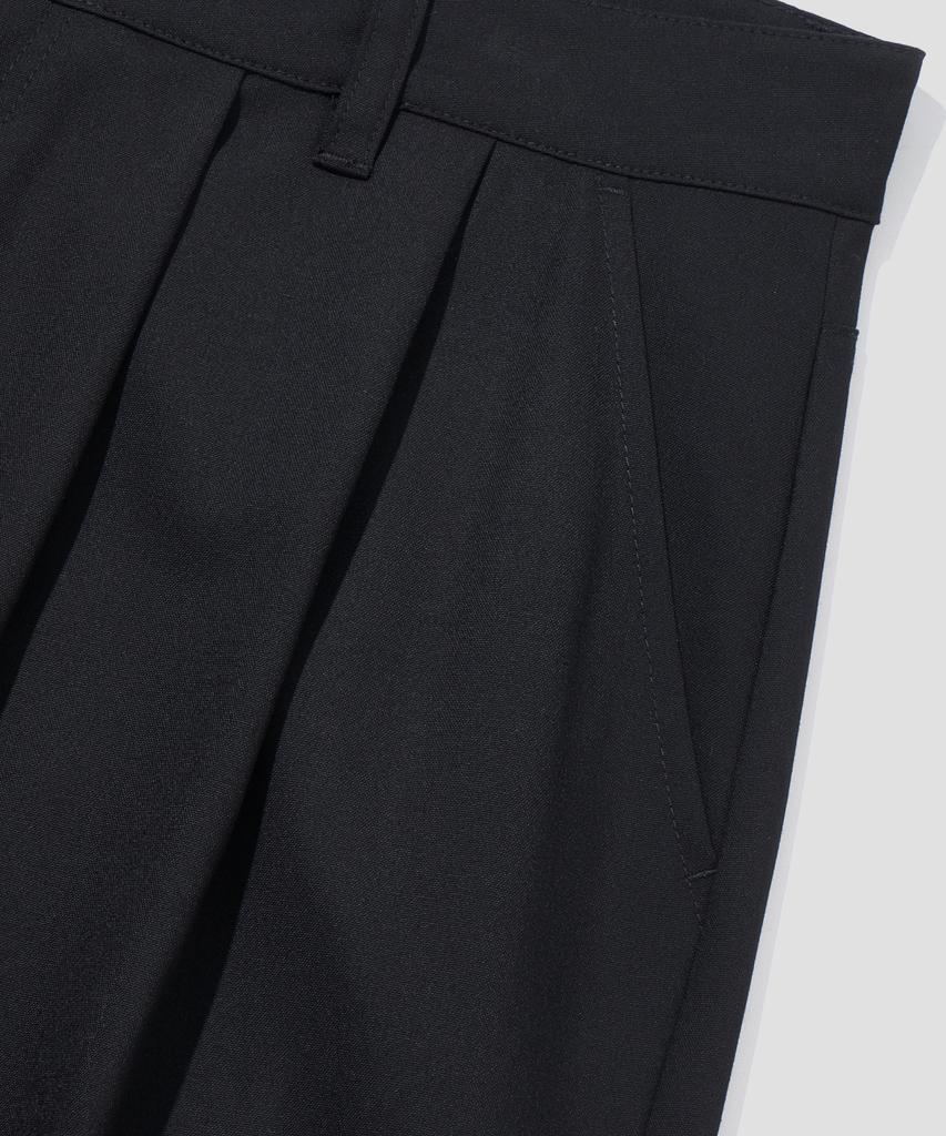 Age O.D. Double-Pleated Bermuda Slacks [Black]