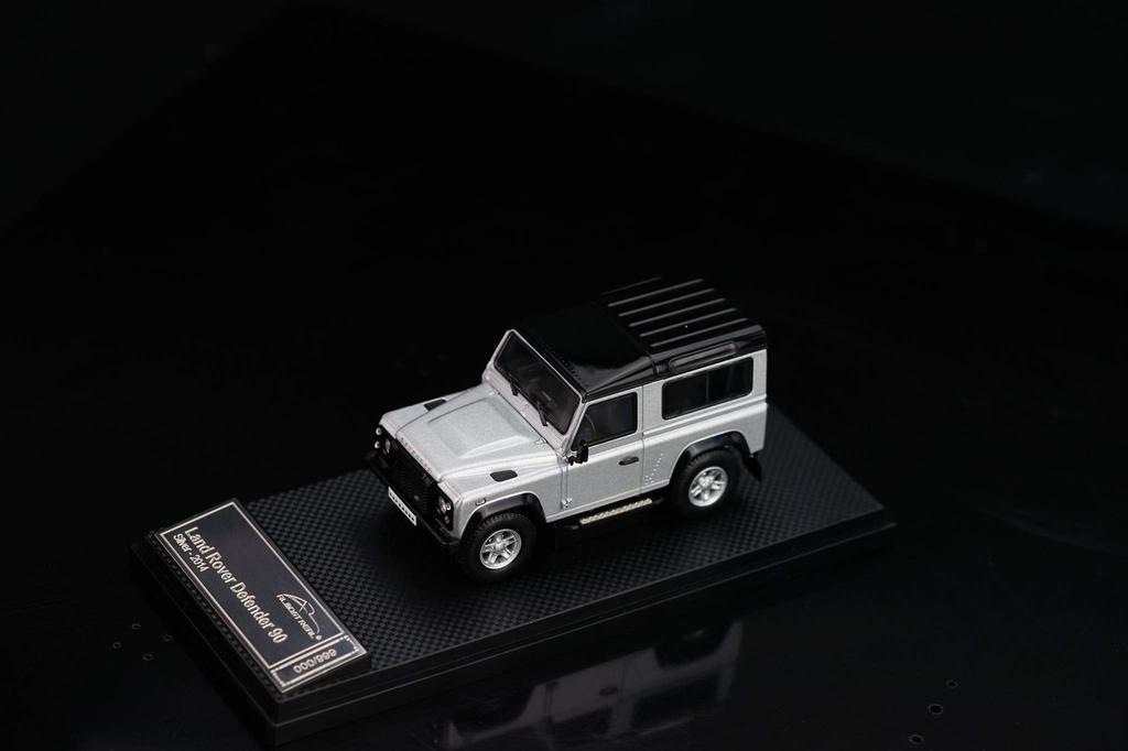 Almost Real Land Rover Defender Silver Scale Complete Diecast Car 410207 1990-2014 - 1/43