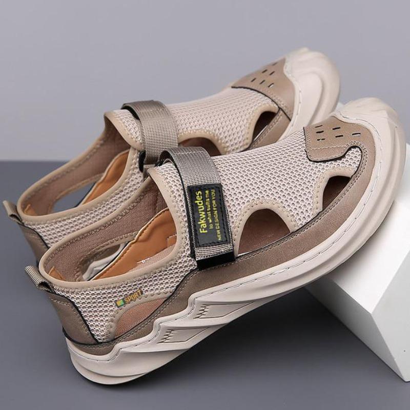 Fashion Sandals Man Fashion Summer Outdoor Beach Casual Baotou Hole Shoes for Men Breathable Platform Beach Indoor Roma Sandals Size 44