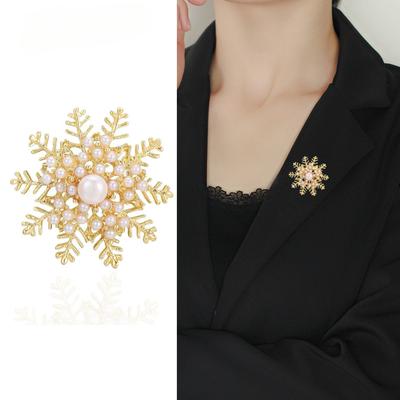 Accessoires Perle Schneeflocke Brosche Damen High-End Strass Brosche Kleideraccessoires Weihnachtsbrosche