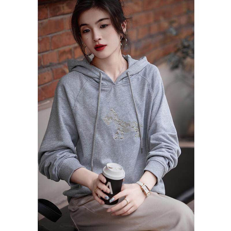 Demana Women's Embroidered Hooded Sweatshirt