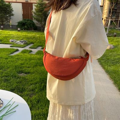 Nylon Canvas Messenger Bag New Ladies Popular Casual Light Messenger Dumpling Bag Versatile