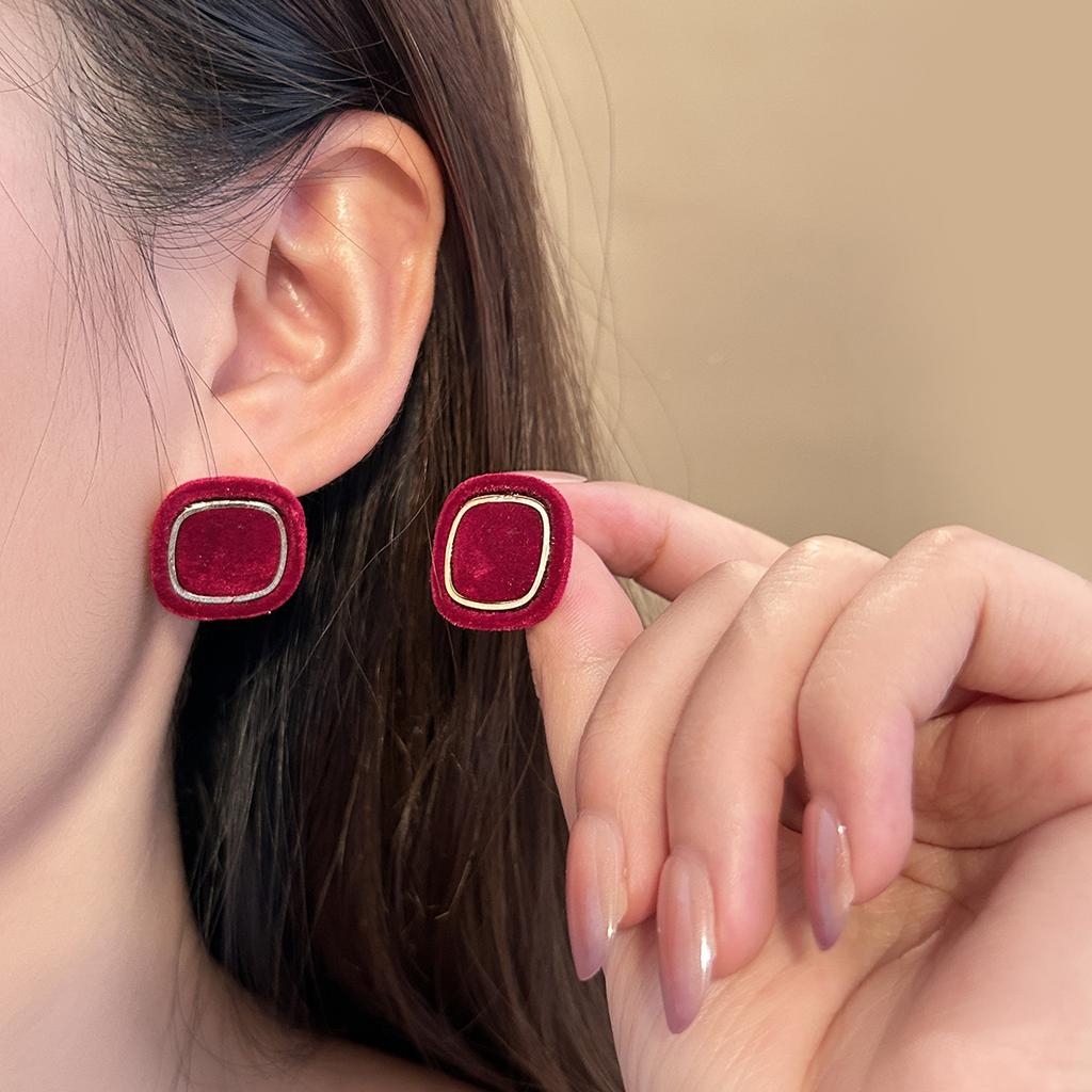 Retro Burgundy French High-End Square Stud Earrings Niche Design Temperament Fashion Earrings