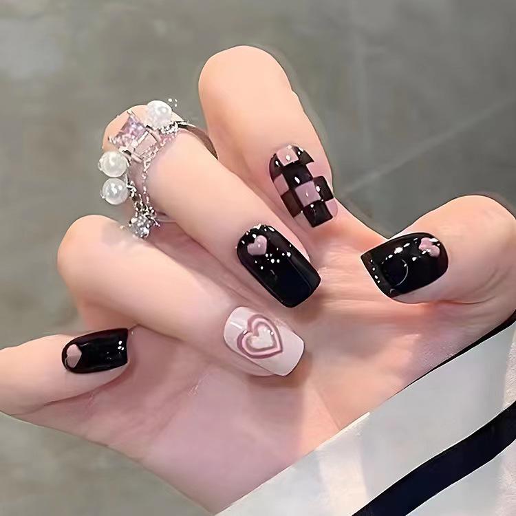

C556-Love Checkered Wearable Nails: Autumn/Winter Sweet Retro Style False Nail Set