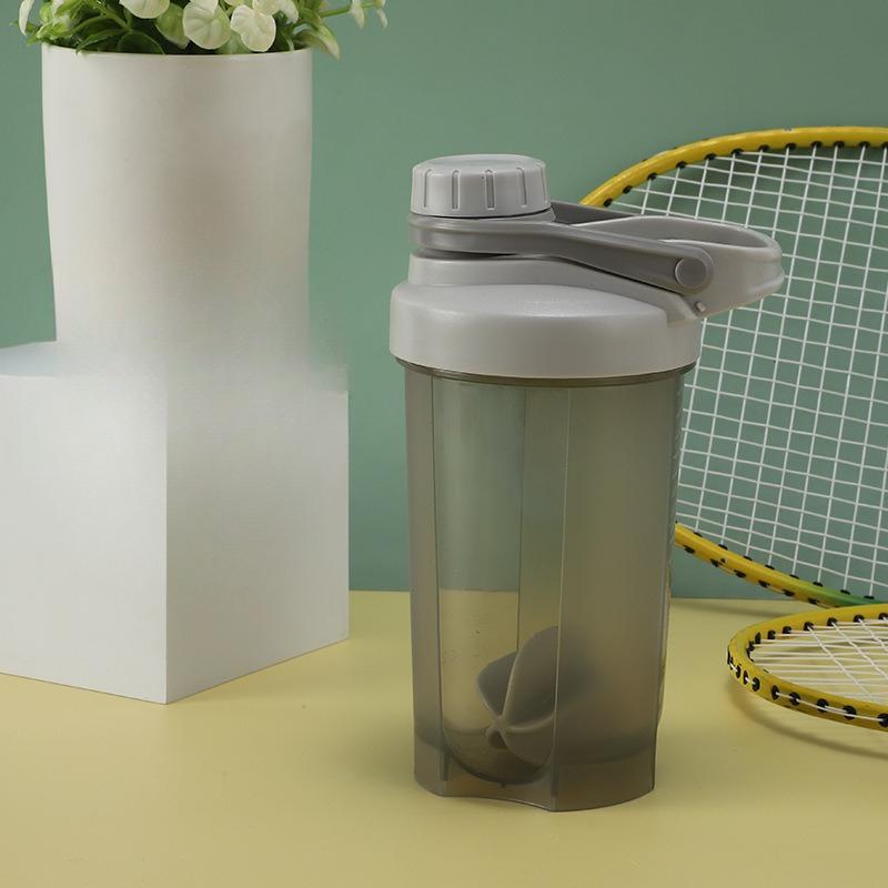 

Protein Powder Shaker Cup with Scale, Hand-held Milkshake Cup with Screw Cap, Fitness and Sports Water Cup 700ml сірий колір