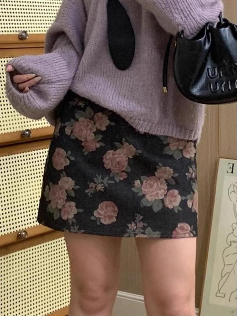 Chic Versatile A-Line Age-Defying Midi Skirt: Stylish Autumn/Winter High-Waisted Slim-Fit Hip-Hugging Mini Skirt