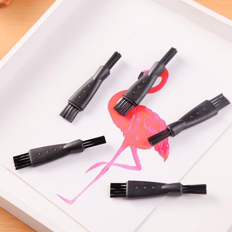 Čisticí kartáček s dvojitou hlavou na holicí strojek a zastřihovač - Nástroj pro odstraňování prachu pro malé spotřebiče