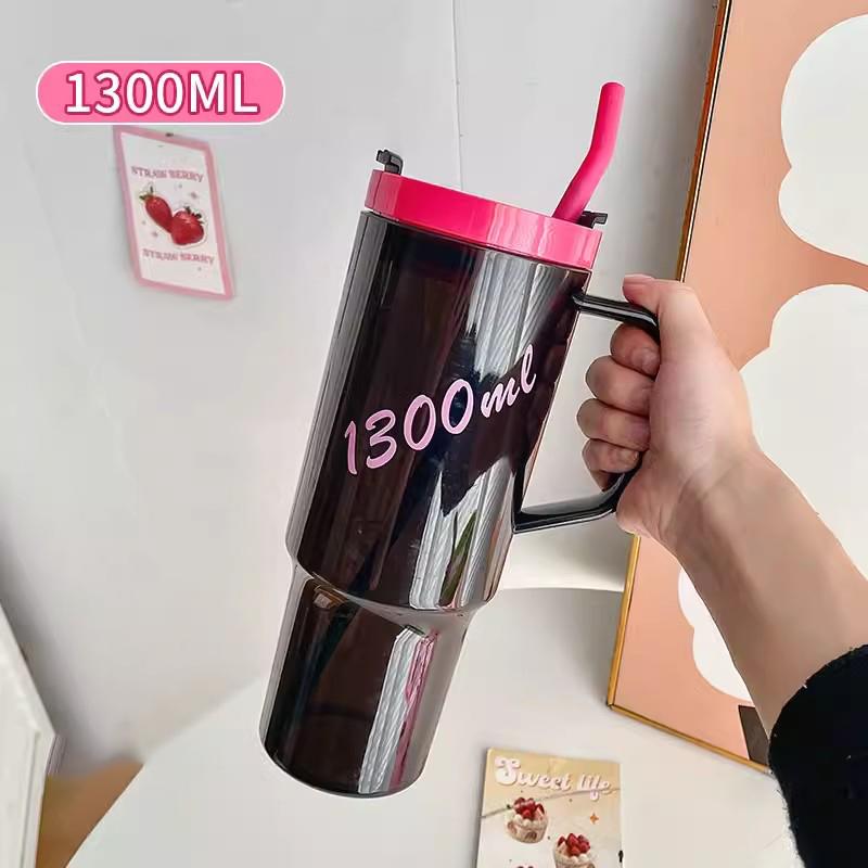 

Милі Пляшки-Термокружки З Ручкою та Кришкою, Соломинкою 1300 мл Велика Пластикова Дорожня Пляшка для Води, Кави, Чаю, Соку 1300ml чорний