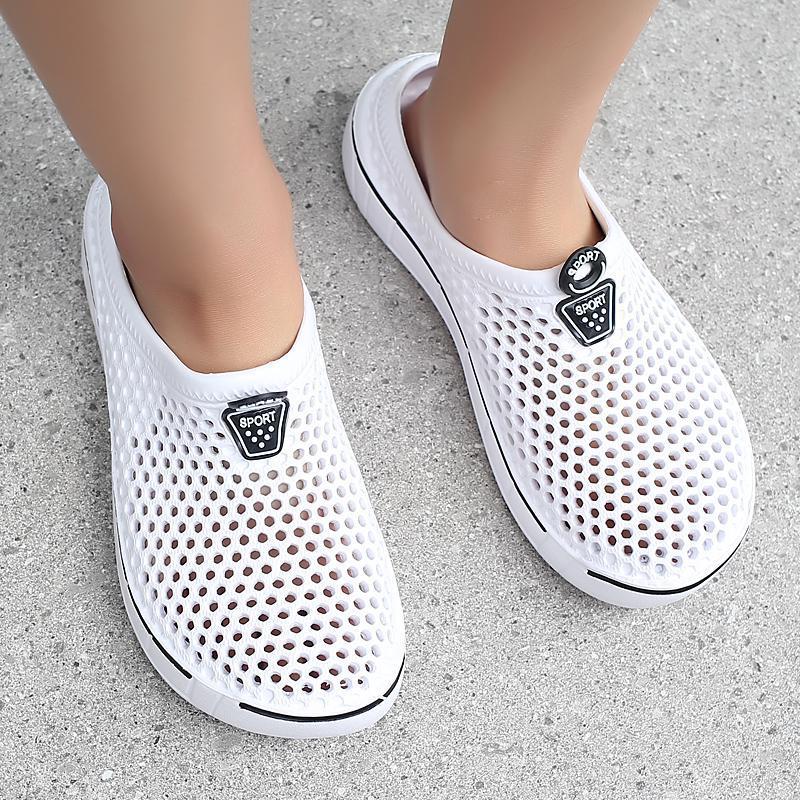 607 Summer New Outdoor Beach Shoes Personalized Lazy Cool Slippers Couple Breathable Hole Shoes One Piece 2025