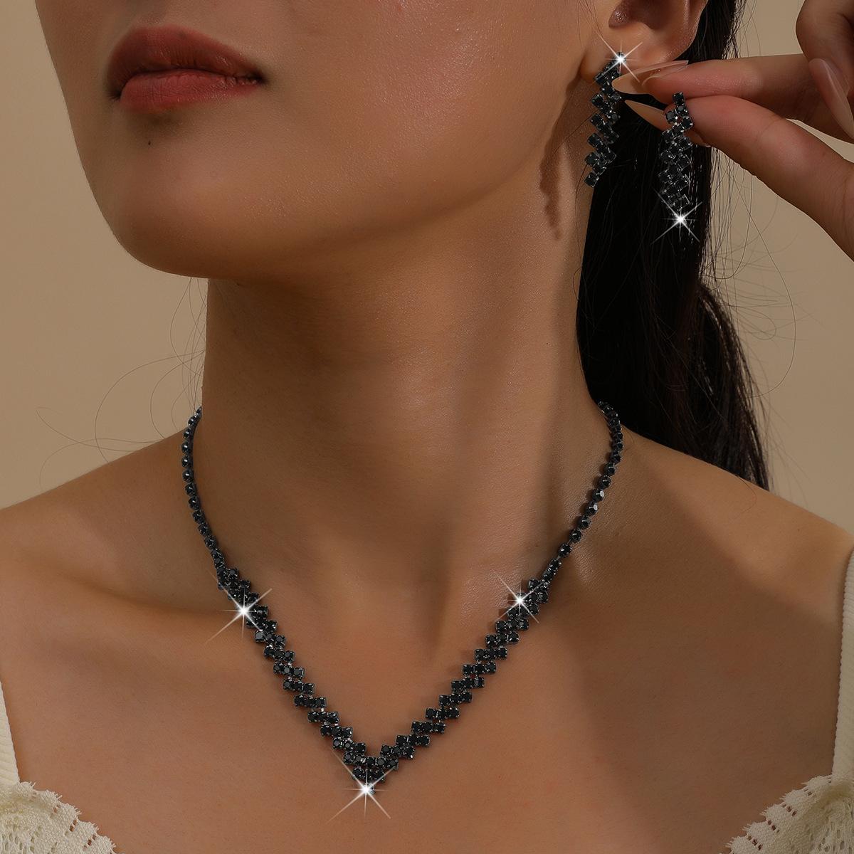 

Women s Wedding Jewelry Claw Chain Series Rhinestone Earrings Necklace Set Bridal Evening Dress High-end Luxury Full Diamond 45CM