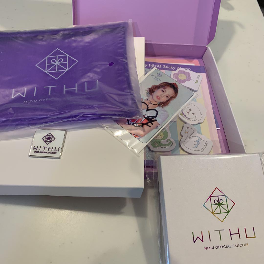 

[USED] NiziU Mako autographed cube keychain