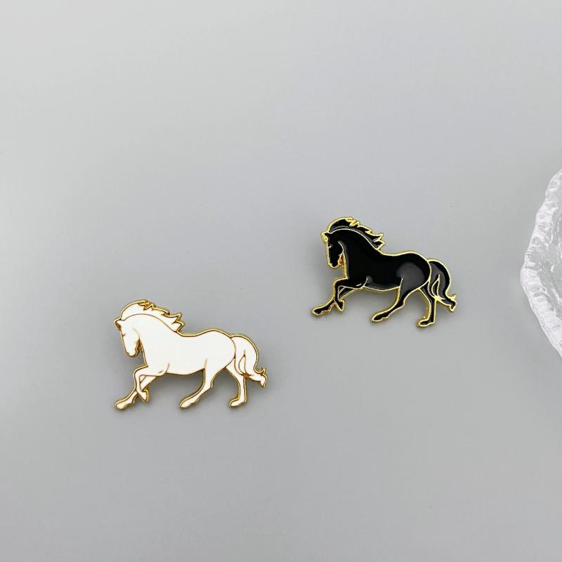 1Pc Exquisite White Horse Brooch for Men and Women, Dark Horse Cute Animal Alloy Brooch, Cartoon Accessories