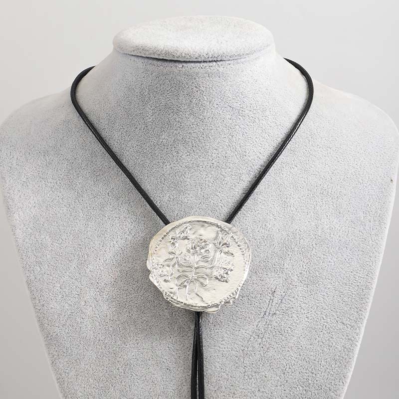 Vintage Metal Irregular Round Pendant Necklaces for Women Exaggerated Black Leather Long Rope Adjustable Necklaces Party Jewelry