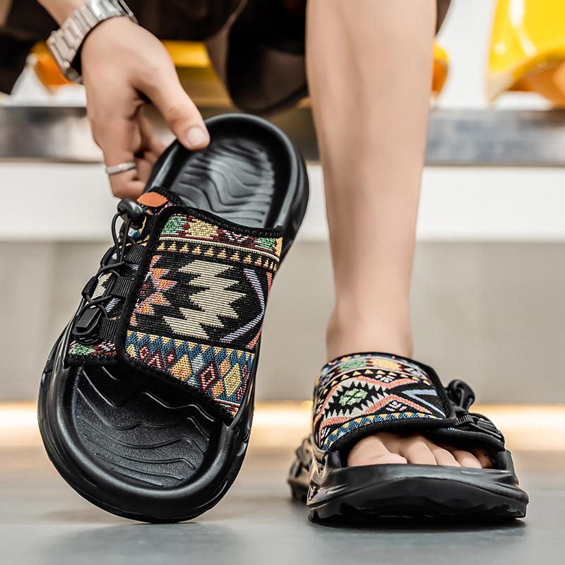 New ultra-light soft-soled slippers men's sandals trendy versatile summer breathable non-slip one-word beach shoes