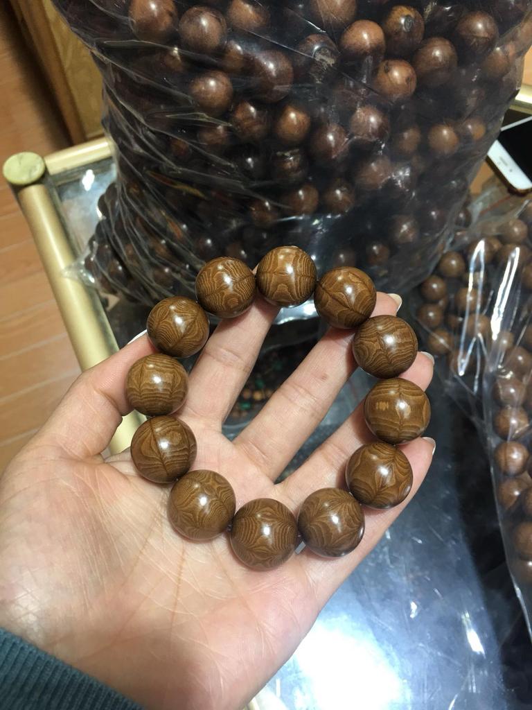 Premium 20-Bead Dragon-Subduing Wood Bracelet – Natural Full-Grain Material with Clear Pattern Prayer Beads.