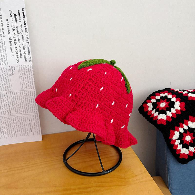 Hand crocheted knitted hat women's autumn and winter sweet and cute strawberry bucket hat ruffle edge pullover wool hat