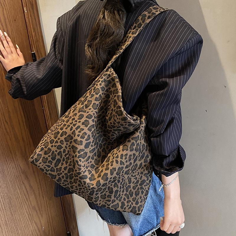 Casual large-capacity leopard print bag women's 2025 new commuter versatile shoulder bag slack tote bag bucket bag