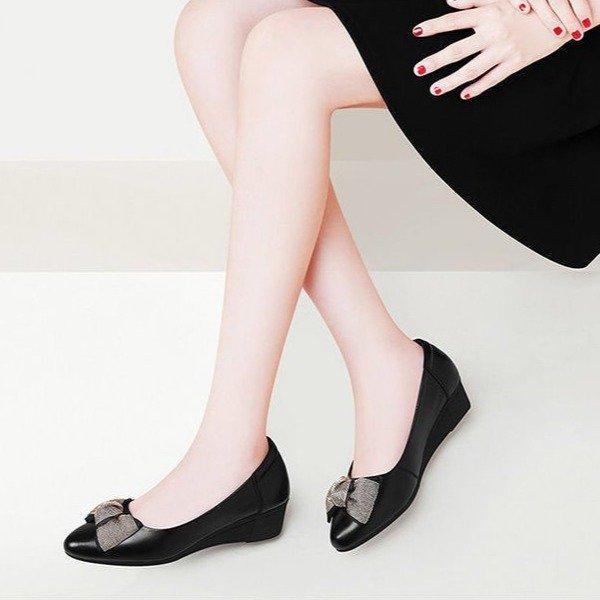 Soft leather mother shoes flat wedge heel non-slip women's shoes 2025 autumn new shallow casual bow women's single shoes