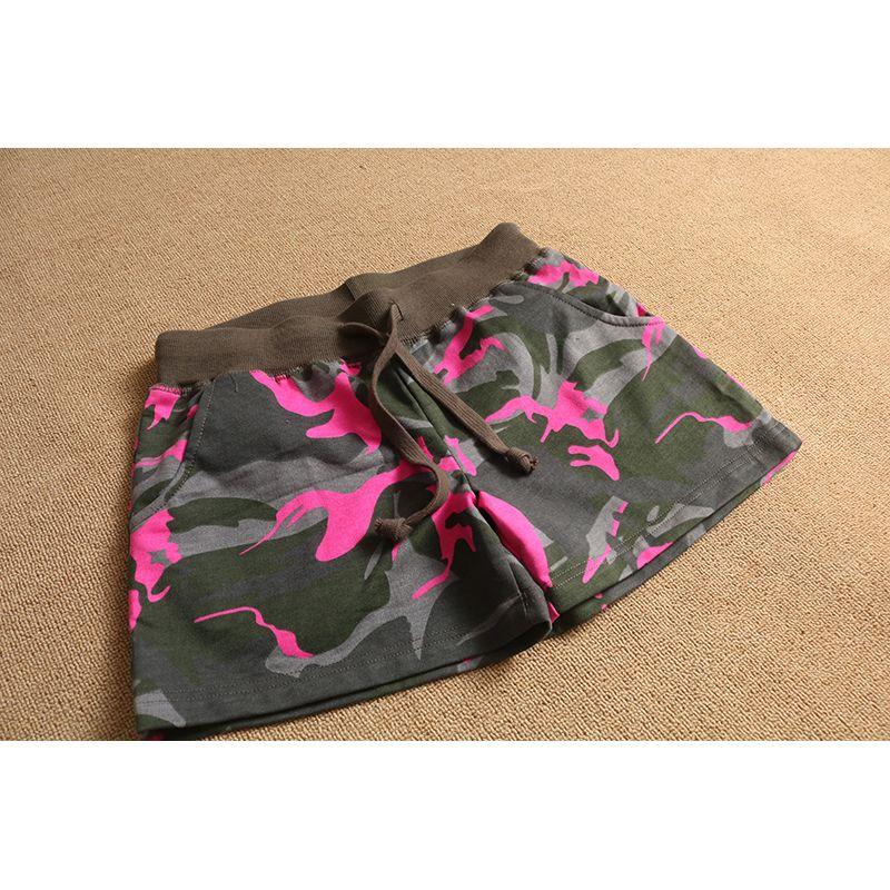 

Модный стиль Женские летние тонкие короткие шорты Конфетно-красные Летние махровые камуфляжные шорты Горячие шорты Повседневные Со средней посадкой Three-point rose red camouflage M