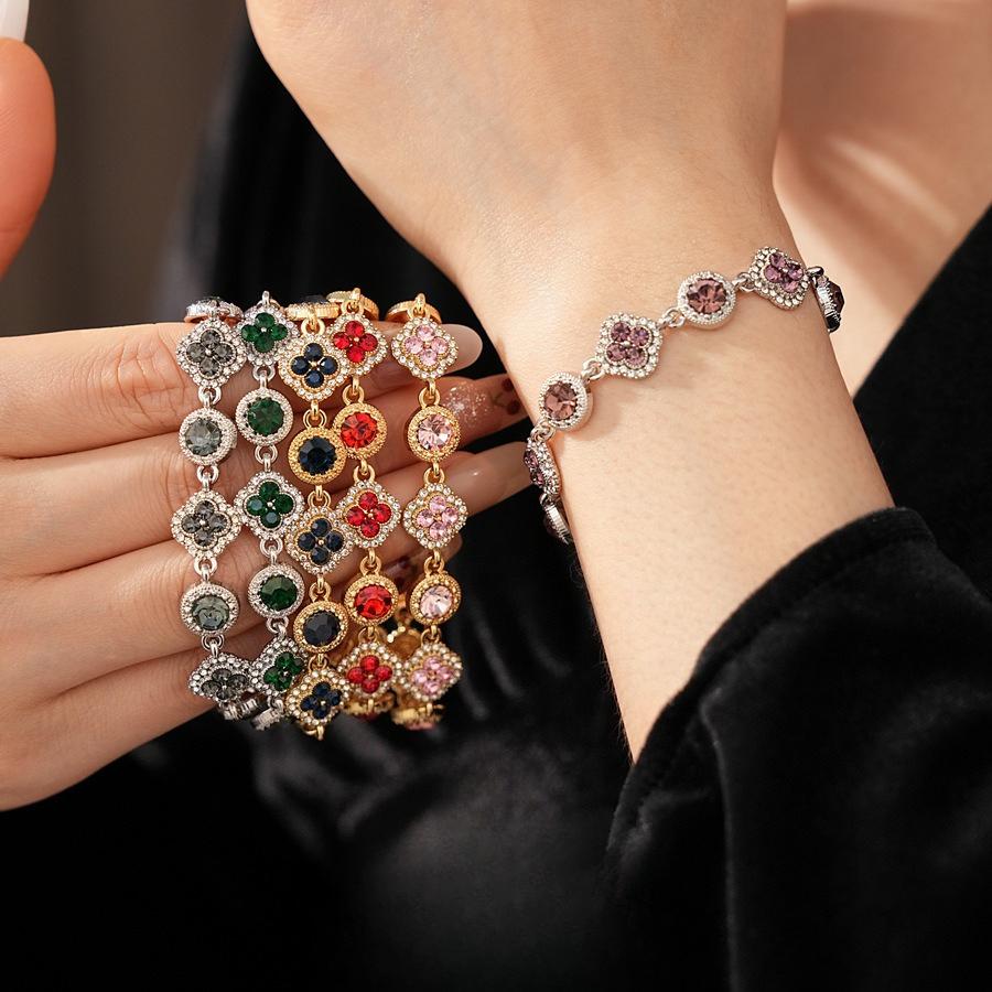 Vierblättriges Kleeblatt Armband - Luxuriös und Hochwertig, Exquisites Design, Zart Handgefertigt, Seltenes und Einzigartiges Accessoire für Damen.