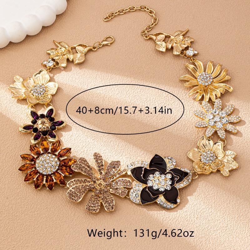 Retro Elegant 3D Flower Necklace - Minimalist Unique Design, Perfect for Women, Versatile Fashion Accessory M705