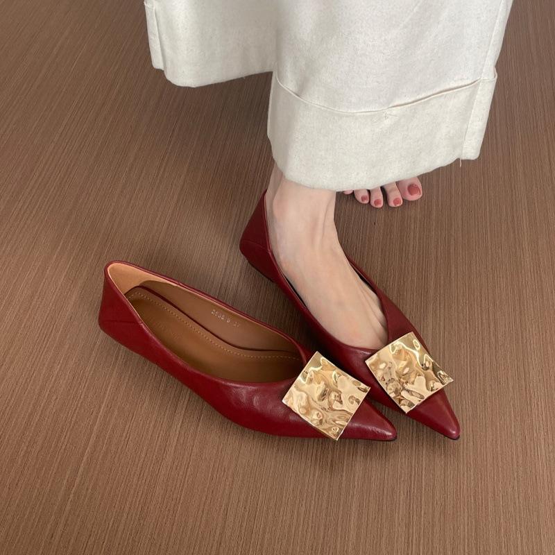 Spot version! Flat-bottomed retro metal buckle pointed single shoes women's shoes 2025 spring and autumn new versatile light mouth commuting shoes