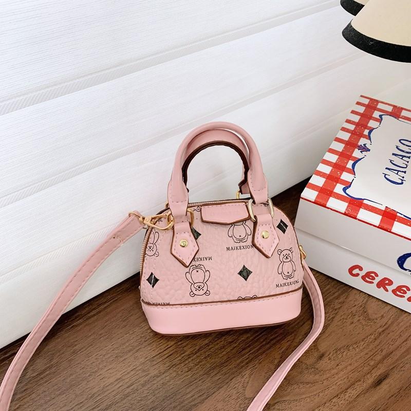 Children's messenger bag, girl shell bag 2025 new fashion simple bear printing mini portable bag