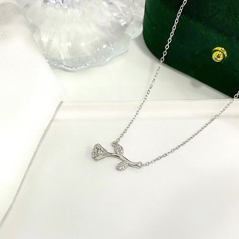 

Легкое роскошное ожерелье с розой с расширенными возможностями, новый подарок для девушки и лучшего друга, шейный платок