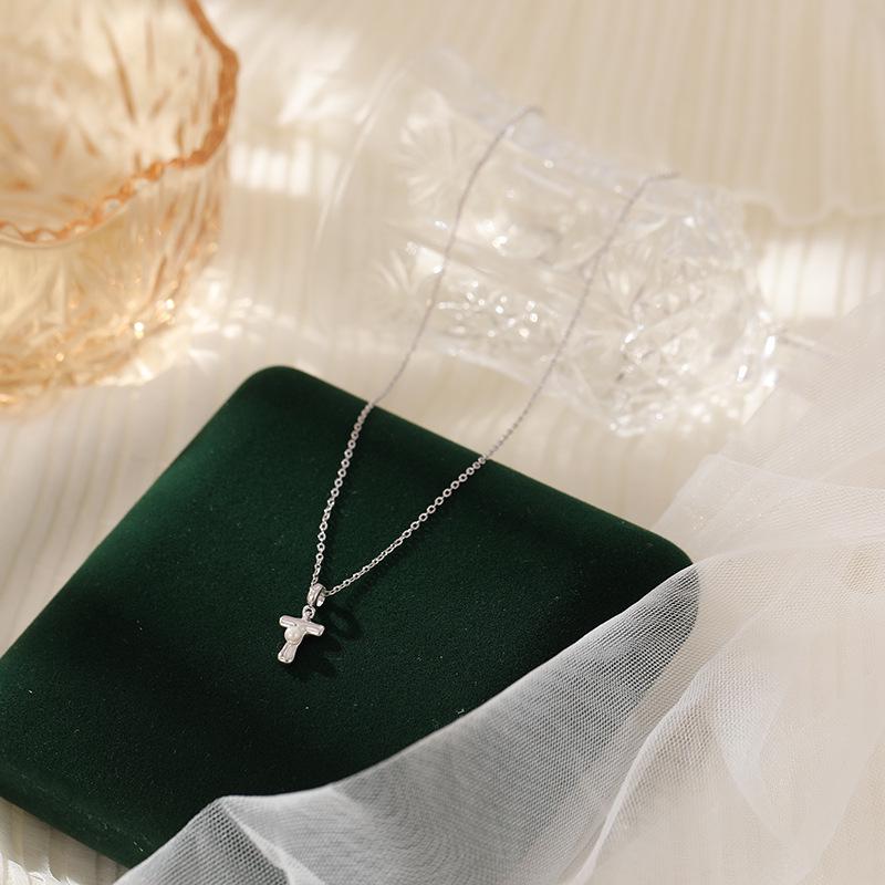 Banyan Tree S925 Silver Alphabet Pendant Necklace - Minimalist Clavicle Chain for Women, Fashionable and Versatile.