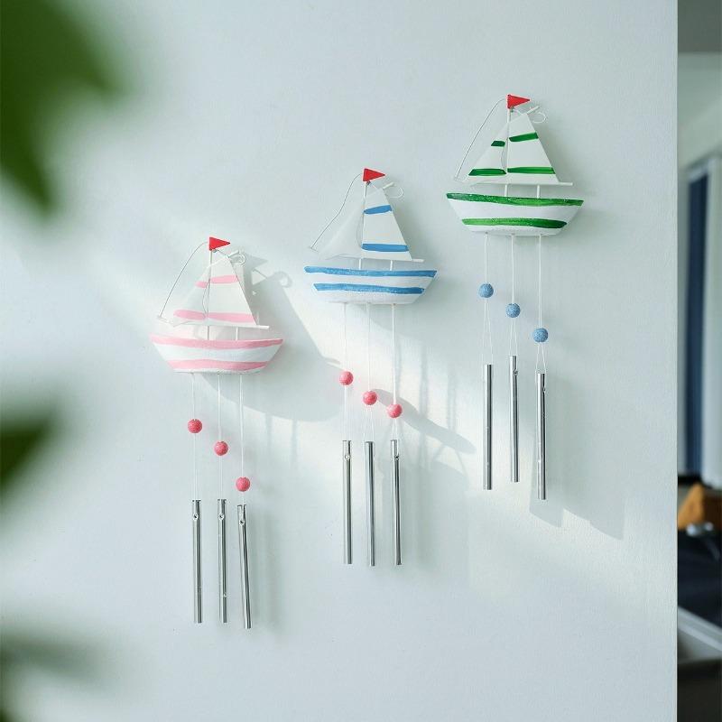 Středomořský větrný zvonek - Dřevěná dekorace plachetnice, Závěsný model lodi, Vzdušná ozdoba s námořní tématikou pro domácí zahradu