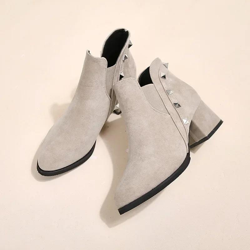 

Модные британские ботинки челси с металлическими заклепками и толстым каблуком для женщин, дизайнерская мягкая подошва, женская повседневная обувь, модные ботильоны для женщин 35