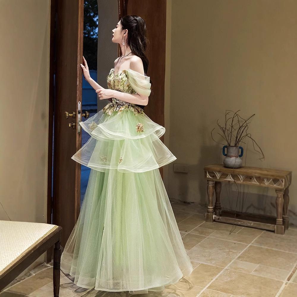 Mori grünes Abendkleid 1011 neues One-Shoulder-Kleid leichter Luxus Nische High-End Jahresversammlung Gastgeber Bankettkleid
