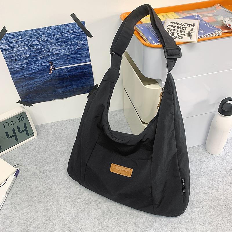 Large-capacity tote bag women's new trendy versatile shoulder messenger bag simple casual commuter bag