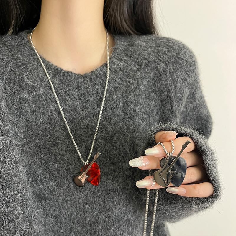 Hip-Hopowy Wisiorek z Kostką Gitarową Naszyjnik Punkowy Tytanowa Stalowa Łańcuszek Gitarowy Choker Modny Vintage Łańcuszek do Swetra Gitara Elektryczna Chłopcy