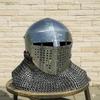Mittelalterlicher Stahl-Kreuzritter-Ritterhelm mit Kettenhemd Display-Dekor Geschenk, Cosplay