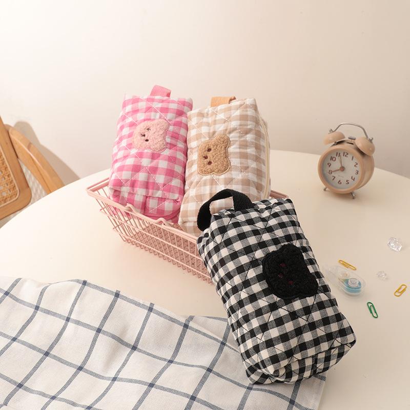 Bear Makeup Pouch Spacious Cosmetic Pouch Portable Cosmetic Bag Compact Makeup Bag For Travel Everyday Use Organization