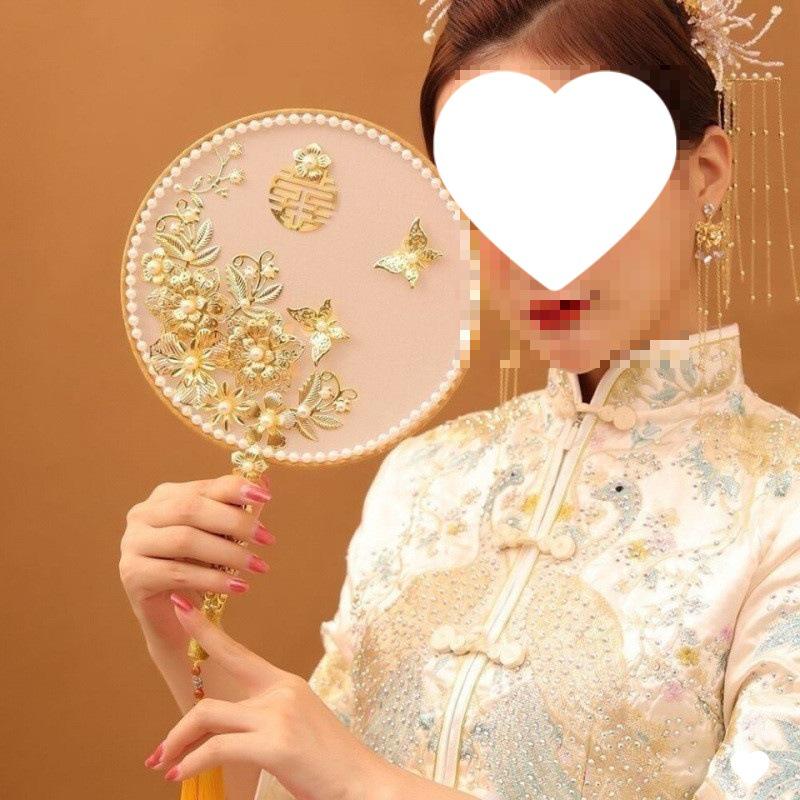 Xiuhe Bridal Fan with Bouquet: Traditional Chinese Wedding Accessory