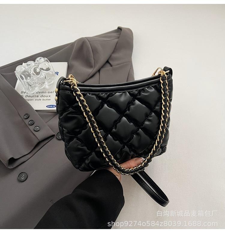 

Premium pleated commuter underarm women s bag embroidery thread rhombus versatile cloud bag large capacity niche chain bucket bag