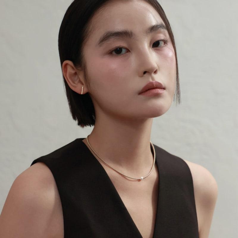 Less is more 14K gold bar earring