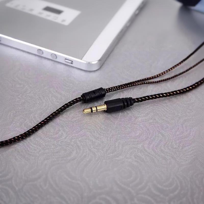 Wired In-Ear Earphones Stereo Bass Sound Noise Cancelling Headphones with Mic for Sports Gaming Commute